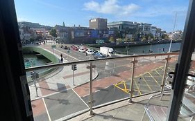 Fabulous And Sunny 2 Bed Apartment, In City Centre